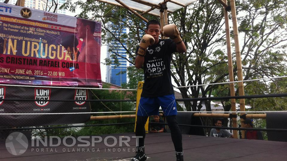 Juara tinju kelas ringan (61,2 kilogram) WBO Asia Pasifik, Daud Yordan. - INDOSPORT